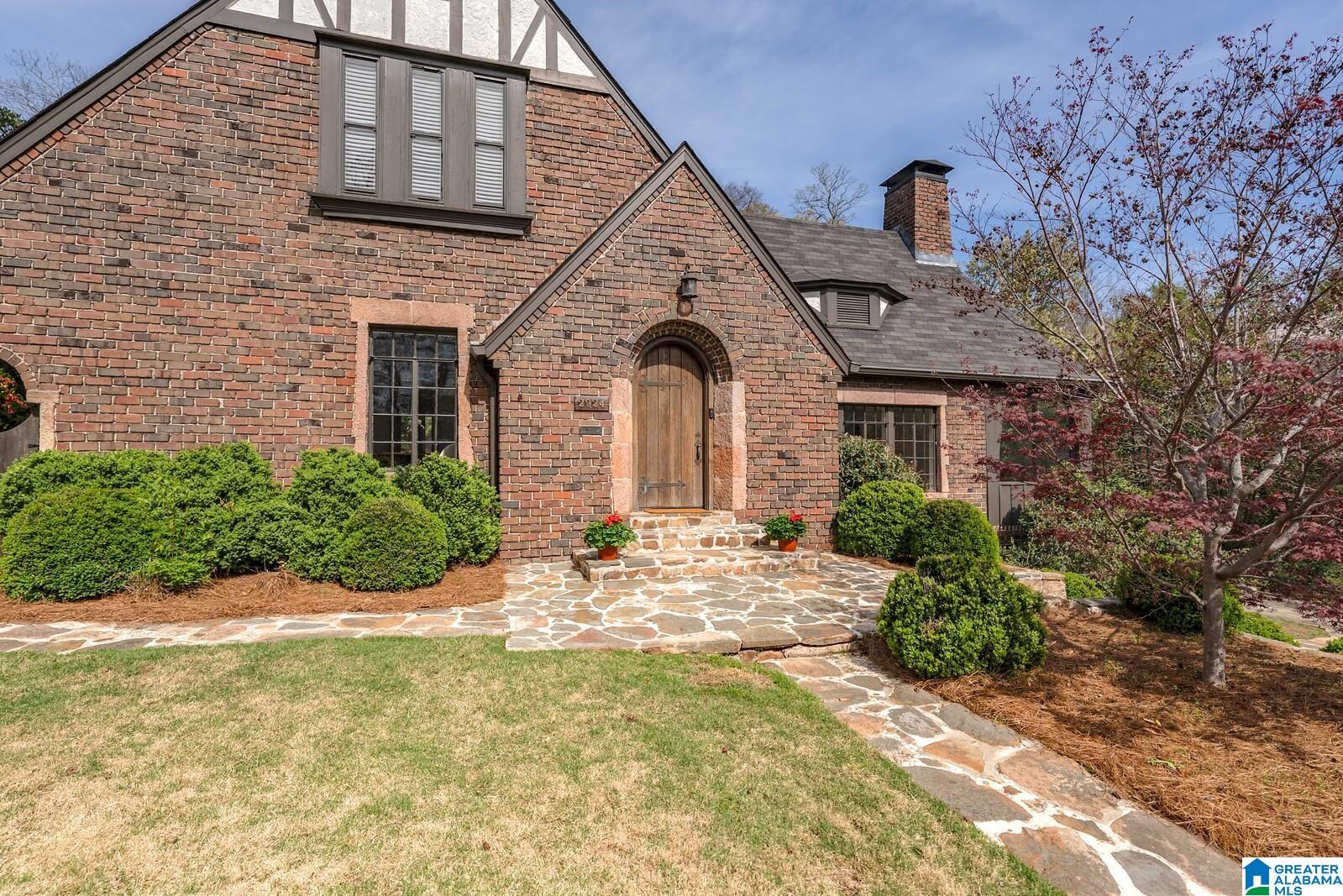 2924 Thornhill Road Birmingham, AL 35213 - Photo 3 of 56