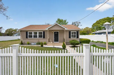 $549,000 | 260 Lake Drive, East Patchogue, NY 11772