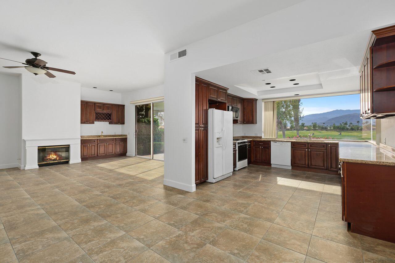 53 Pine Valley Drive Rancho Mirage, CA 92270 - Photo 15 of 50 22_11985844_185949_185949-EI-121