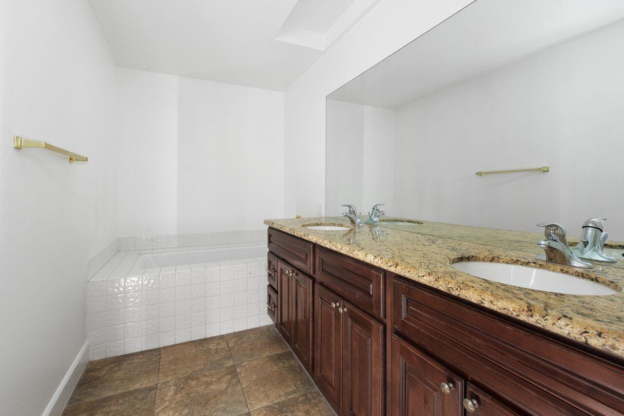 53 Pine Valley Drive Rancho Mirage, CA 92270 - Photo 18 of 49 39_11985861_185949_185949-EI-138