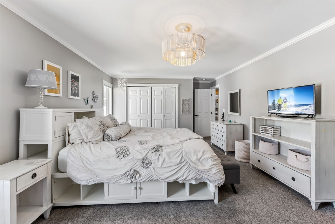 30 Grey Fox Lane Dillon, CO 80435 - Photo 20 of 50 Bedroom 1 - very spacious with multiple windows and a large closet