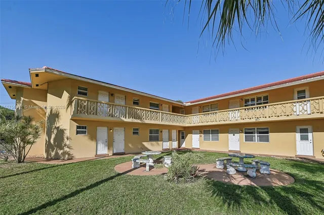 $250,000 | 90 Northeast 19th Avenue, Unit 1, Deerfield Beach, FL 33441