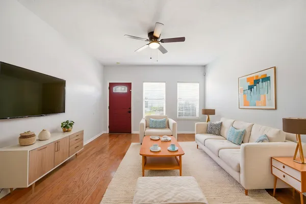 $2,050 | 218 Plaza Del Sol Park, Houston, TX 77020