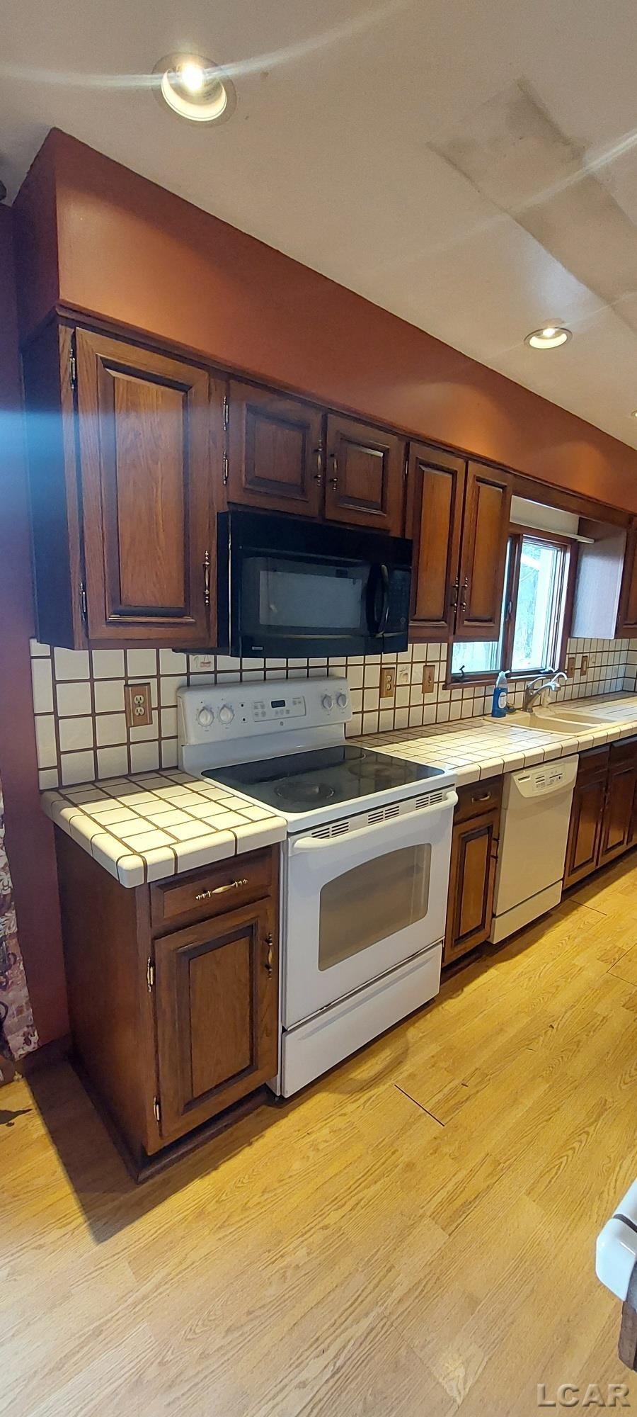 9875 Stoddard Road Adrian, MI 49221 - Photo 31 of 64 50186499-9e7428e1-5b35-4615-9dbc-3febda3ff6cd.JPG