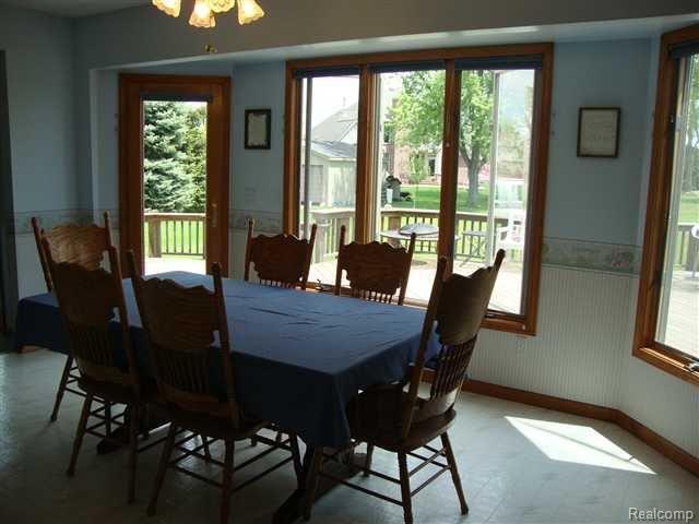 52096 Baker Road New Baltimore, MI 48047 - Photo 4 of 14 Dining