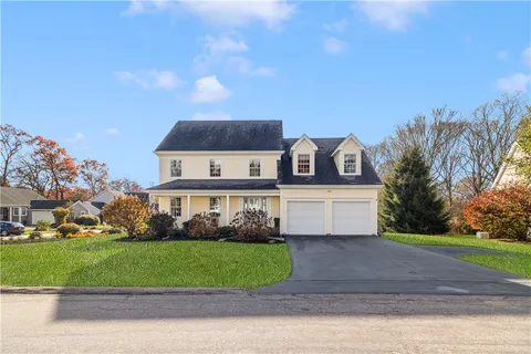 $889,000 | 22 Beech Tree Place, South Kingstown, RI 02879