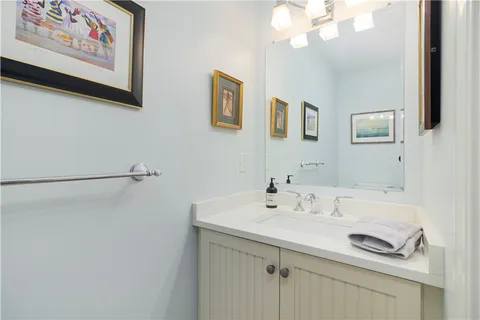 $889,000 | 22 Beech Tree Place, South Kingstown, RI 02879