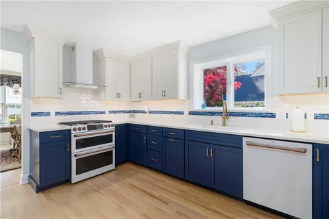 $889,000 | 22 Beech Tree Place, South Kingstown, RI 02879