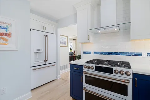 $889,000 | 22 Beech Tree Place, South Kingstown, RI 02879