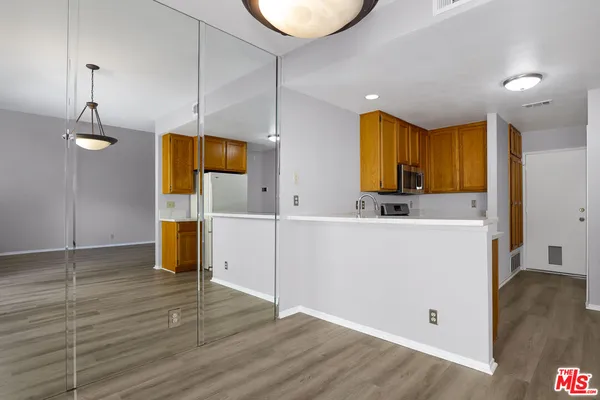 $589,000 | 22911 Banyan Place, Unit 242, Santa Clarita, CA 91390