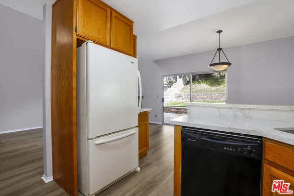 $589,000 | 22911 Banyan Place, Unit 242, Santa Clarita, CA 91390