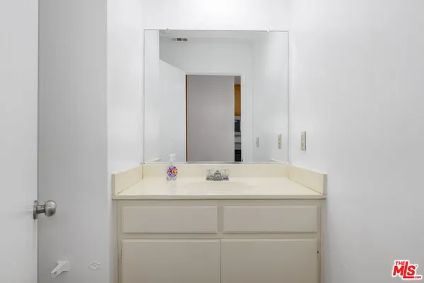 $589,000 | 22911 Banyan Place, Unit 242, Santa Clarita, CA 91390