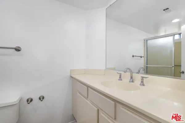 $589,000 | 22911 Banyan Place, Unit 242, Santa Clarita, CA 91390