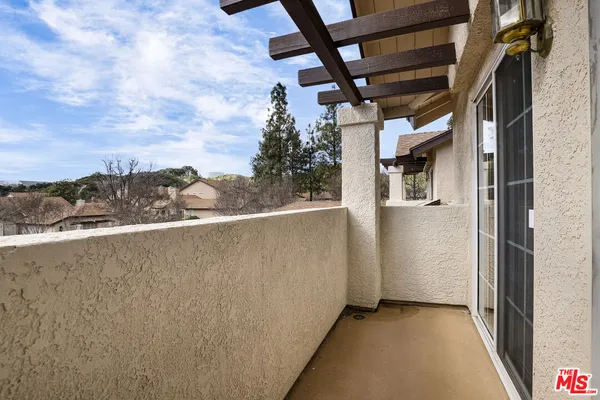 $589,000 | 22911 Banyan Place, Unit 242, Santa Clarita, CA 91390