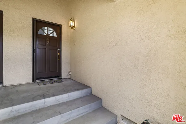 $589,000 | 22911 Banyan Place, Unit 242, Santa Clarita, CA 91390