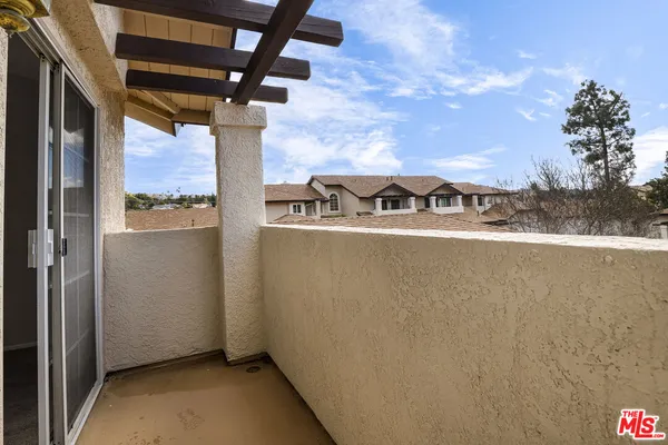 $589,000 | 22911 Banyan Place, Unit 242, Santa Clarita, CA 91390