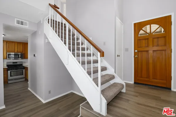 $589,000 | 22911 Banyan Place, Unit 242, Santa Clarita, CA 91390