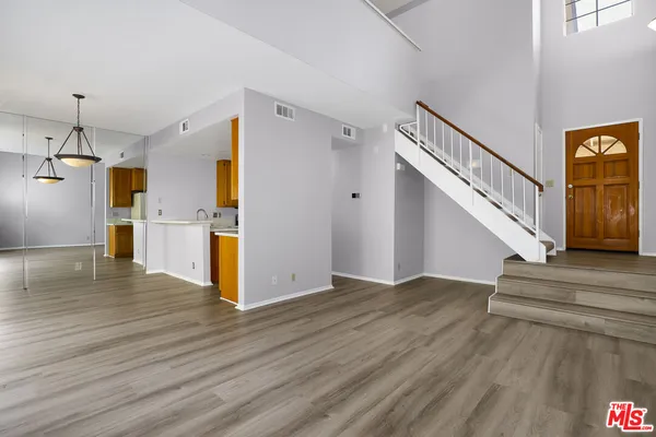 $589,000 | 22911 Banyan Place, Unit 242, Santa Clarita, CA 91390