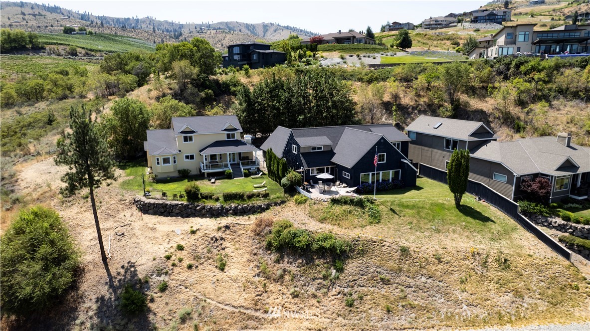 955 South Lakeshore Road Chelan, WA 98816 - Photo 2 of 33 Gallery Image 2