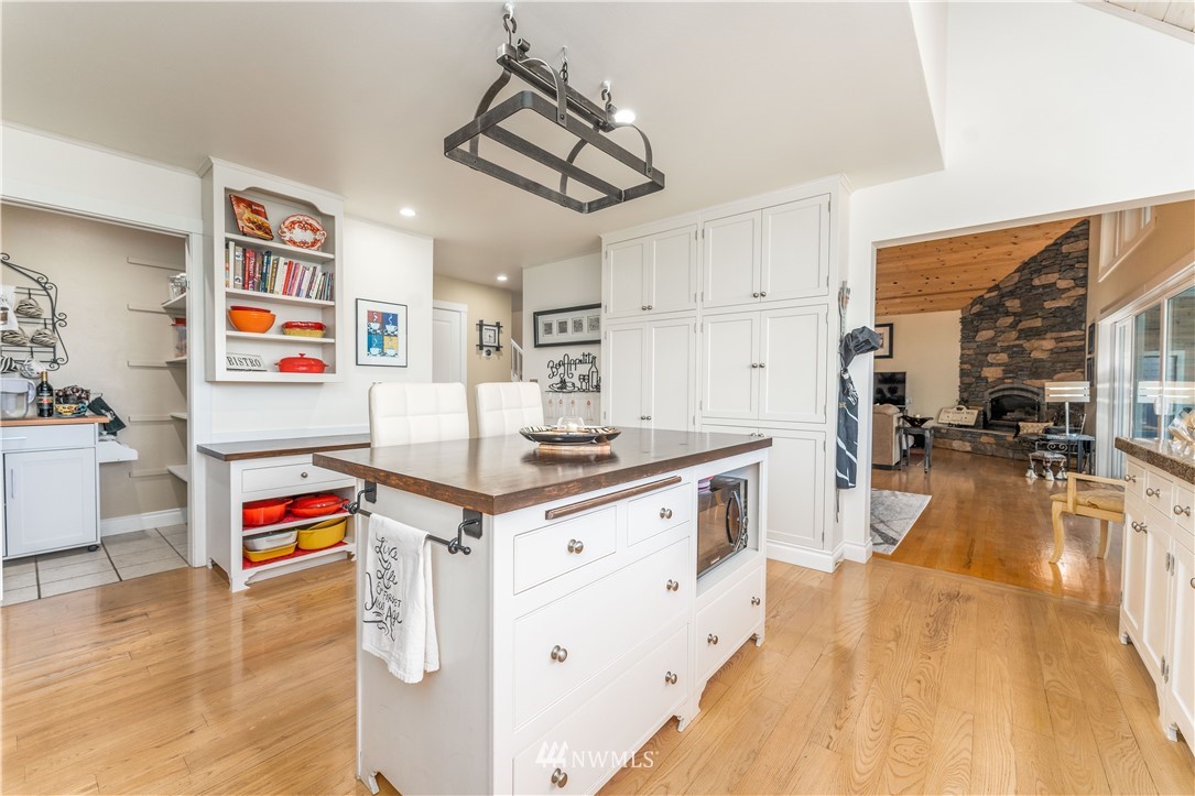 955 South Lakeshore Road Chelan, WA 98816 - Photo 12 of 33 Gallery Image 12