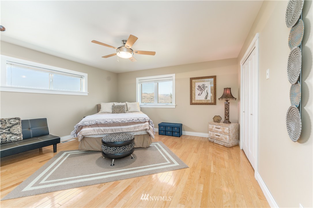 955 South Lakeshore Road Chelan, WA 98816 - Photo 18 of 33 Gallery Image 18