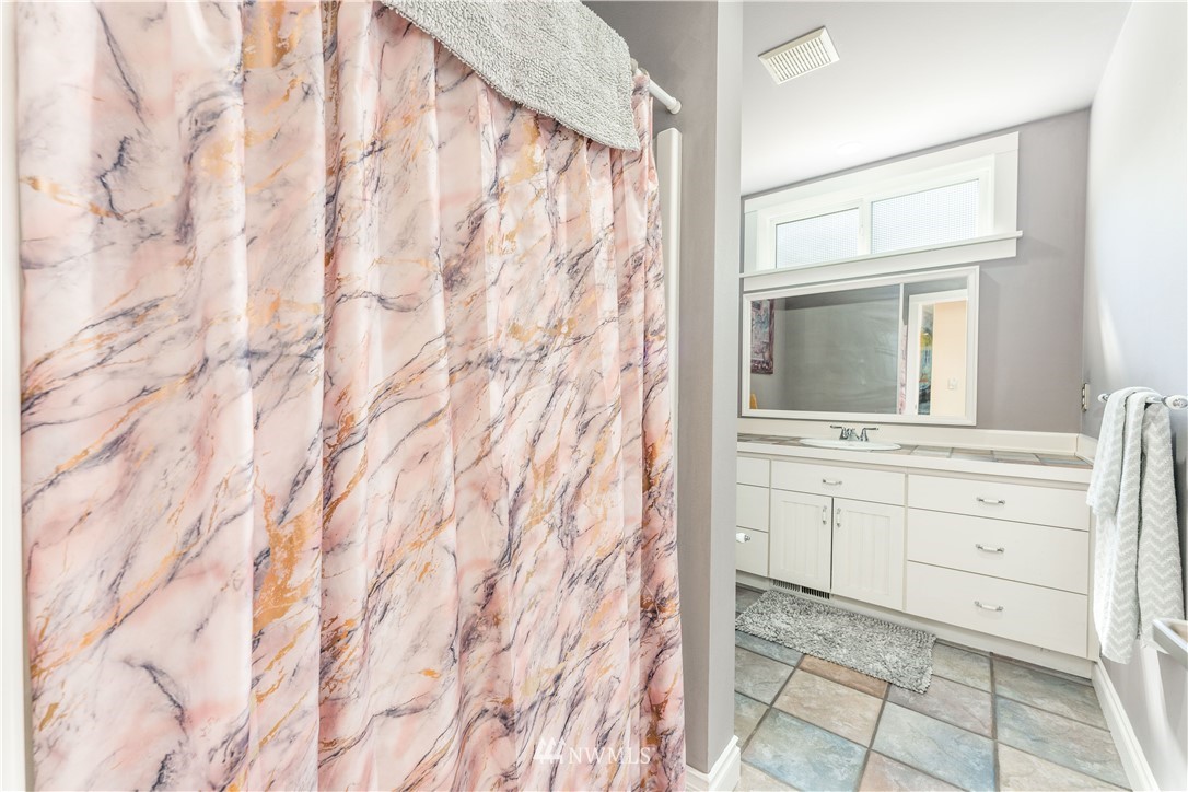 955 South Lakeshore Road Chelan, WA 98816 - Photo 20 of 33 Gallery Image 20