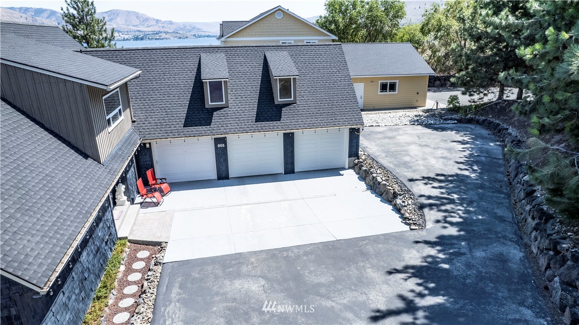 955 South Lakeshore Road Chelan, WA 98816 - Photo 3 of 33 Gallery Image 3