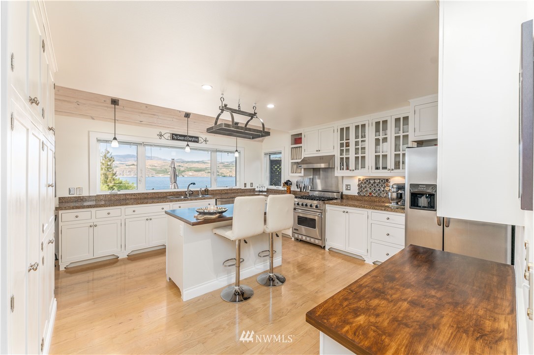 955 South Lakeshore Road Chelan, WA 98816 - Photo 8 of 33 Gallery Image 8