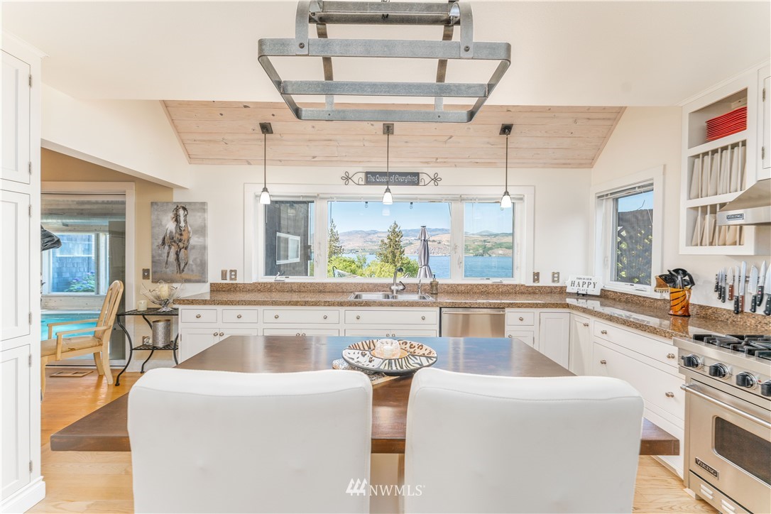 955 South Lakeshore Road Chelan, WA 98816 - Photo 9 of 33 Gallery Image 9