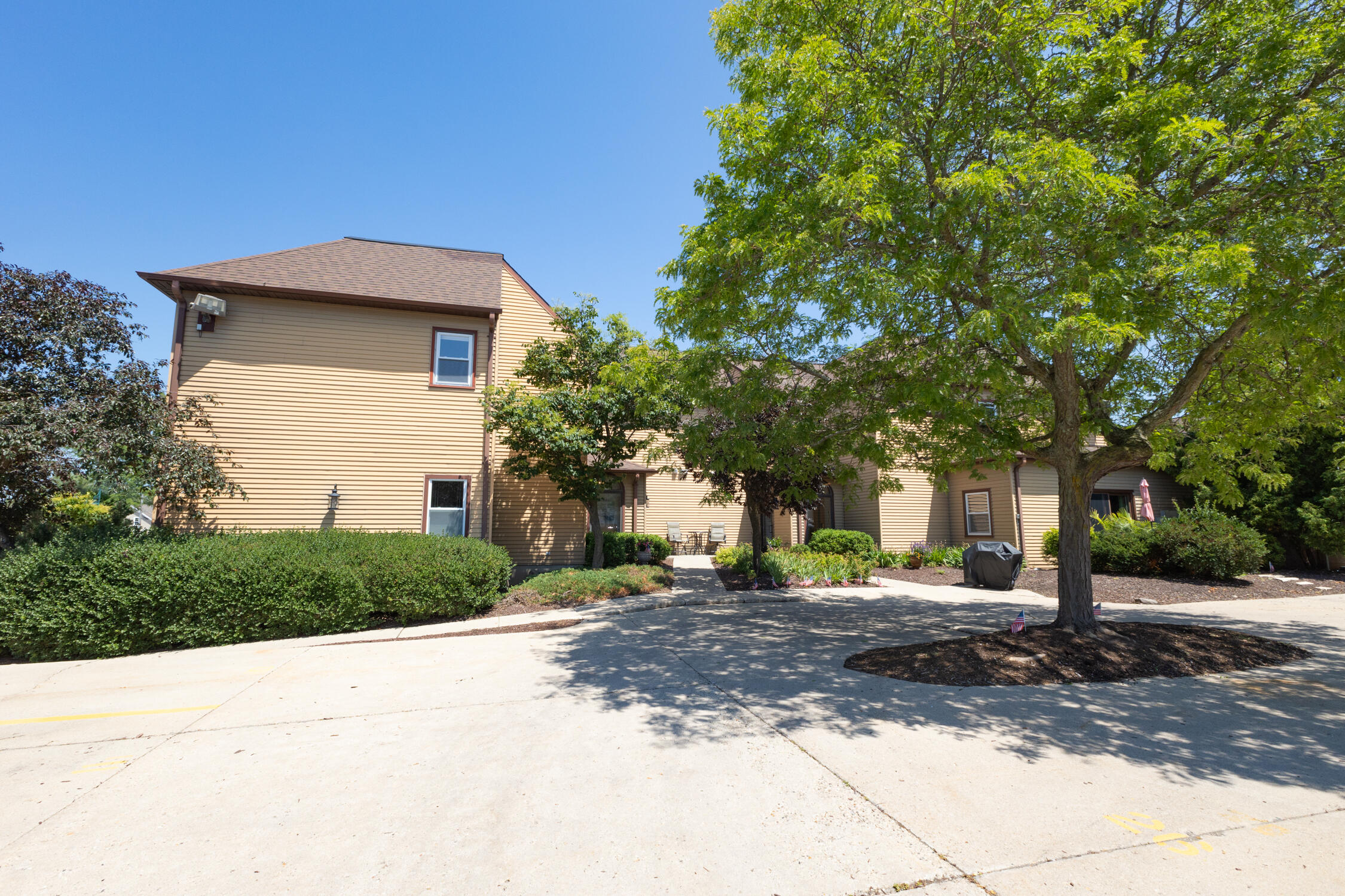 100 Main Street, Unit 201 Pewaukee, WI 53072 - Photo 9 of 59 AK249482-6