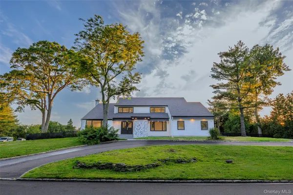 $2,680,000 | 6 Clearmeadow Court, Woodbury, NY 11797