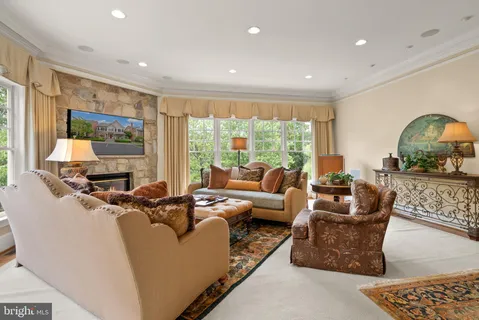 $2,400,000 | 7212 Farm Meadow Court, McLean, VA 22101