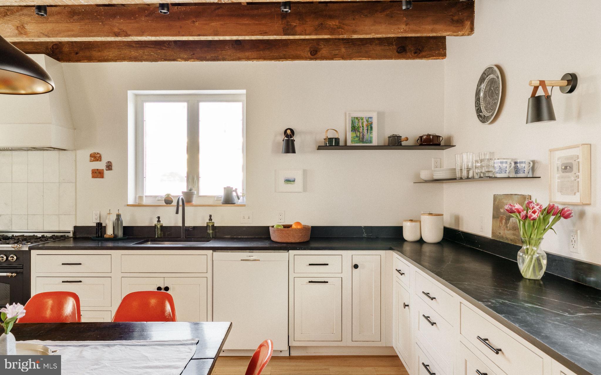 8139 Shawnee Street Philadelphia, PA 19118 - Photo 11 of 41