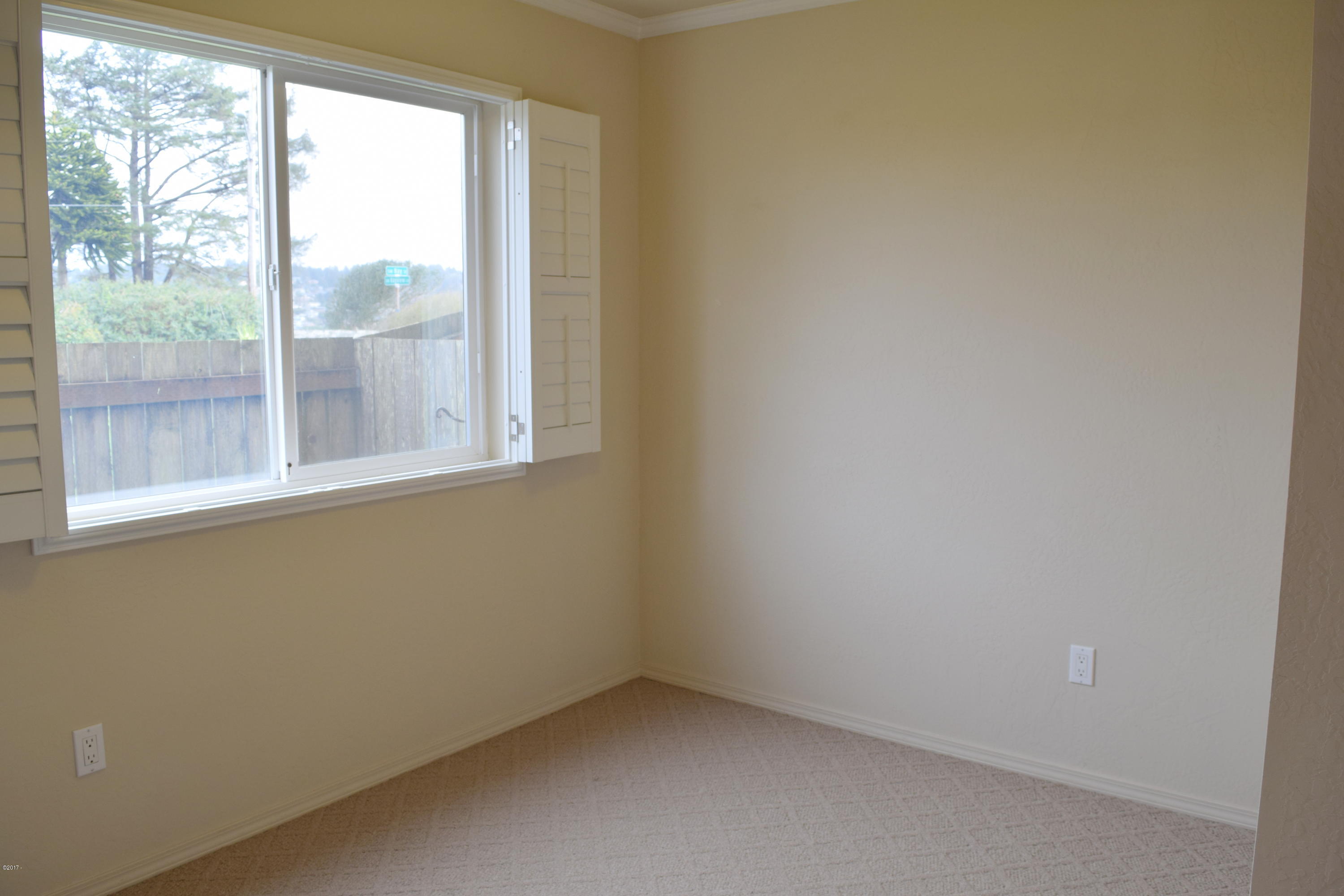 911 Southwest 12th Street Newport, OR 97365 - Photo 15 of 29 Den