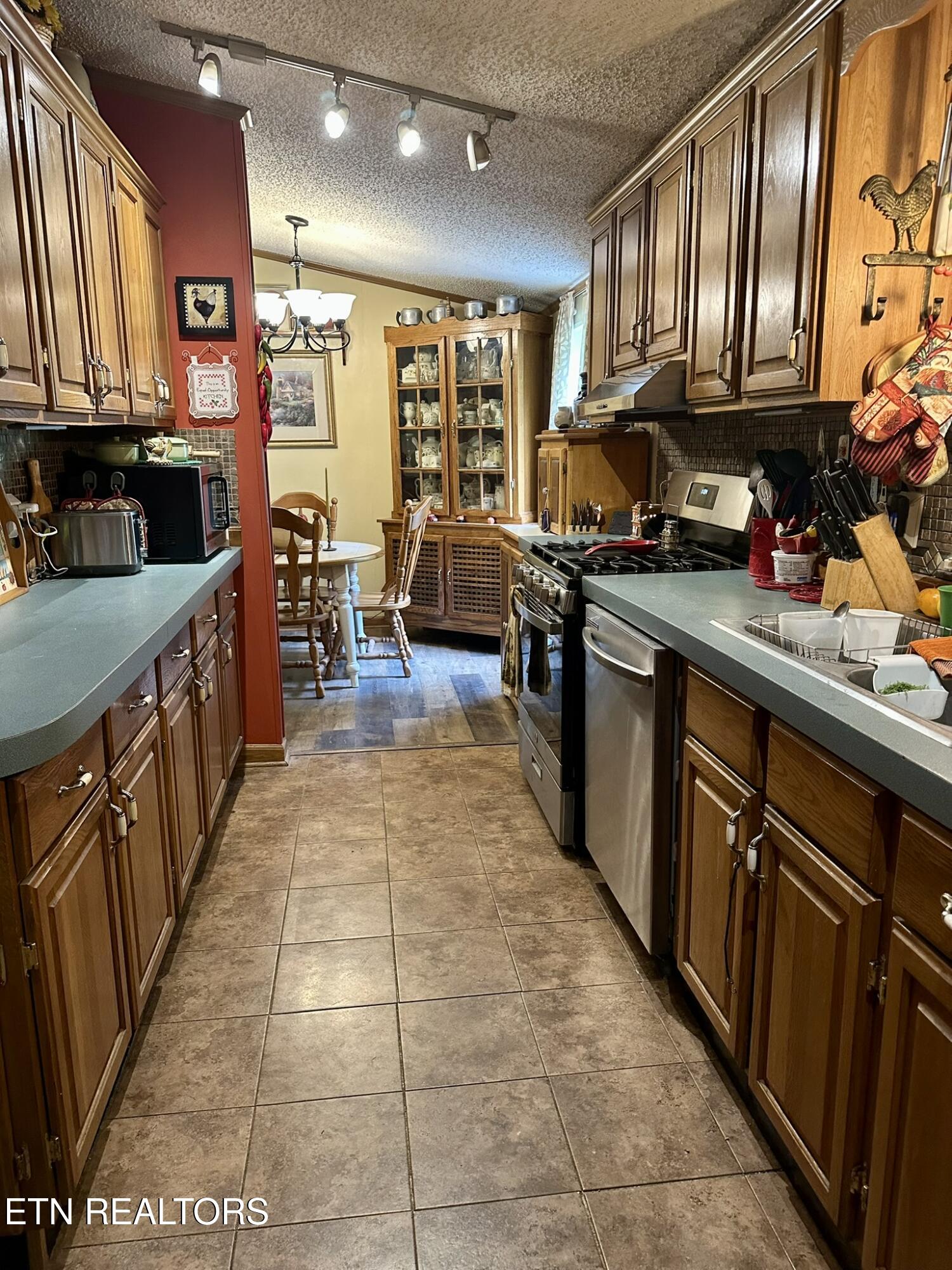 111 Old Springs Road Maynardville, TN 37807 - Photo 18 of 33 Spacious kitchen