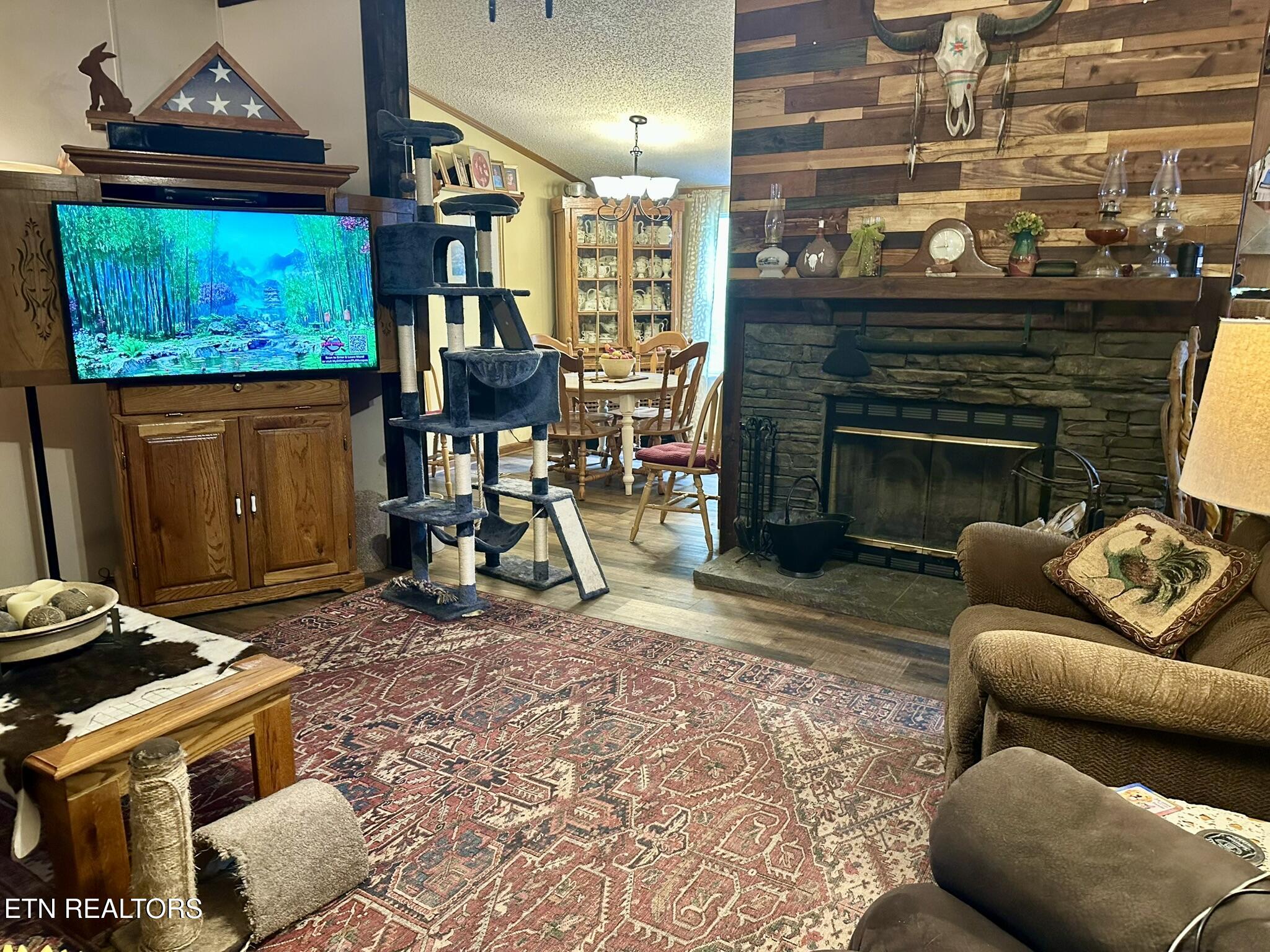 111 Old Springs Road Maynardville, TN 37807 - Photo 25 of 33 Spacious living room