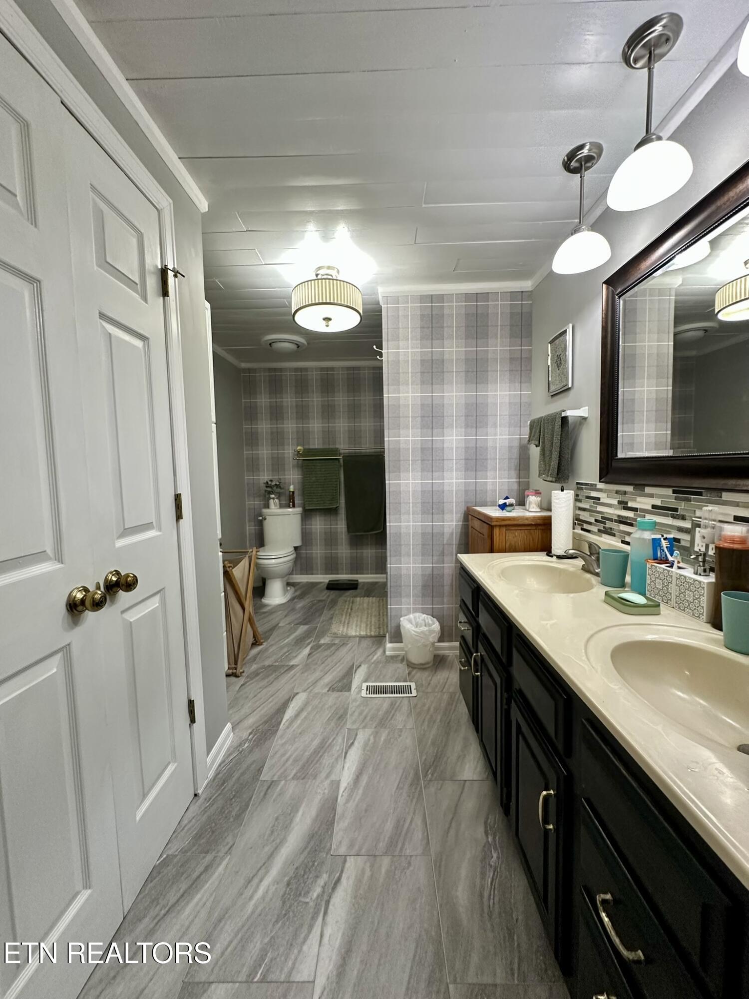 111 Old Springs Road Maynardville, TN 37807 - Photo 30 of 33 Master bathroom