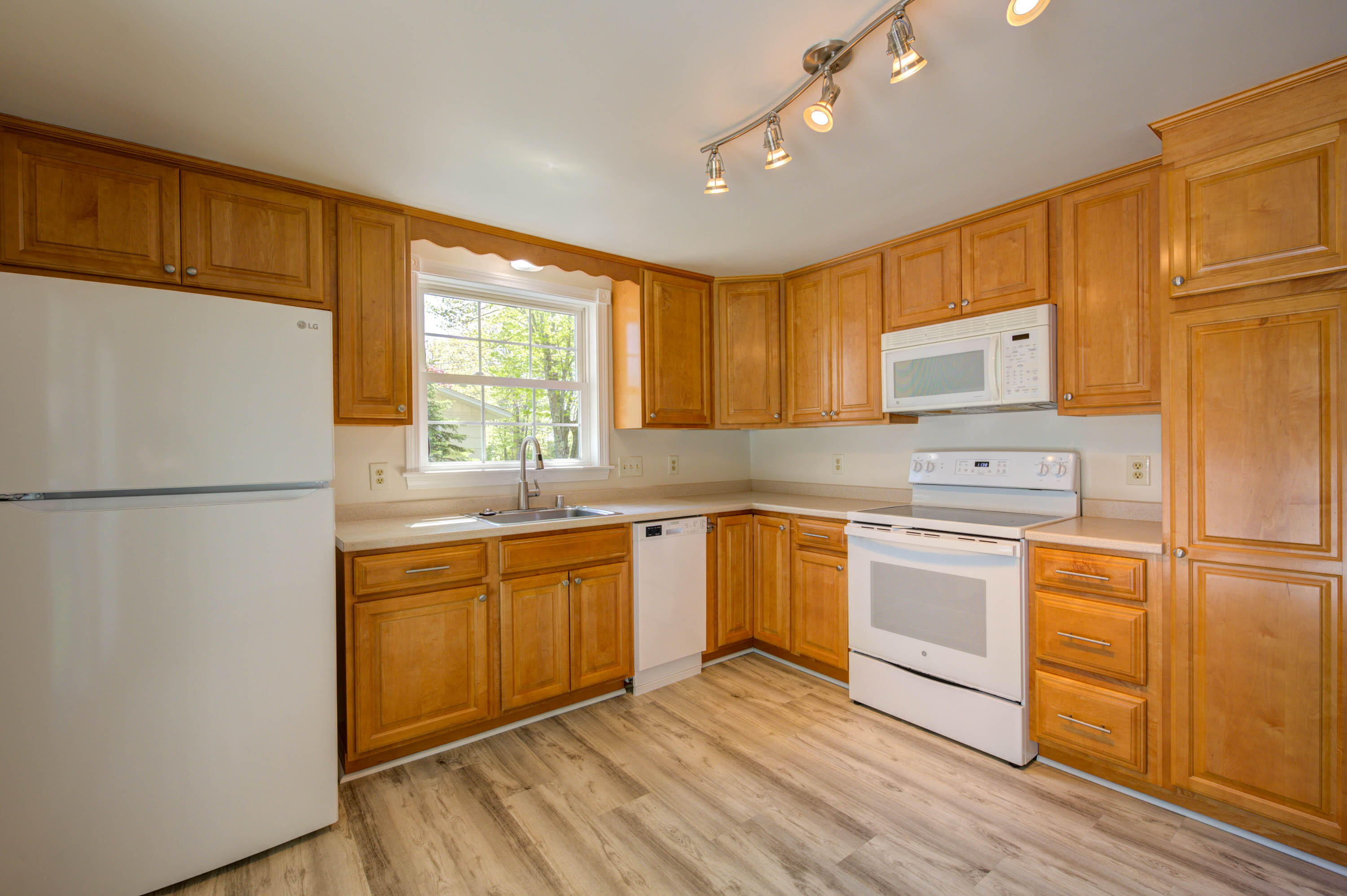 9 Oak Lane Windham, ME 04062 - Photo 11 of 31 pic-9