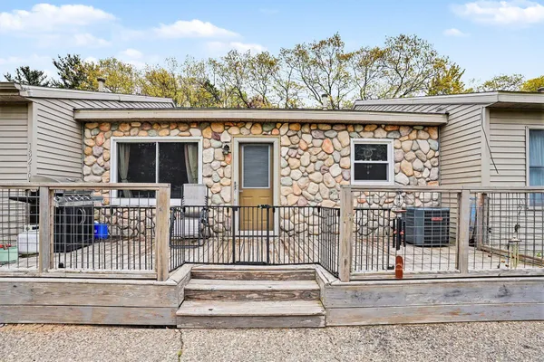$229,900 | 18210 Mohawk Drive, Unit 2, Spring Lake, MI 49456