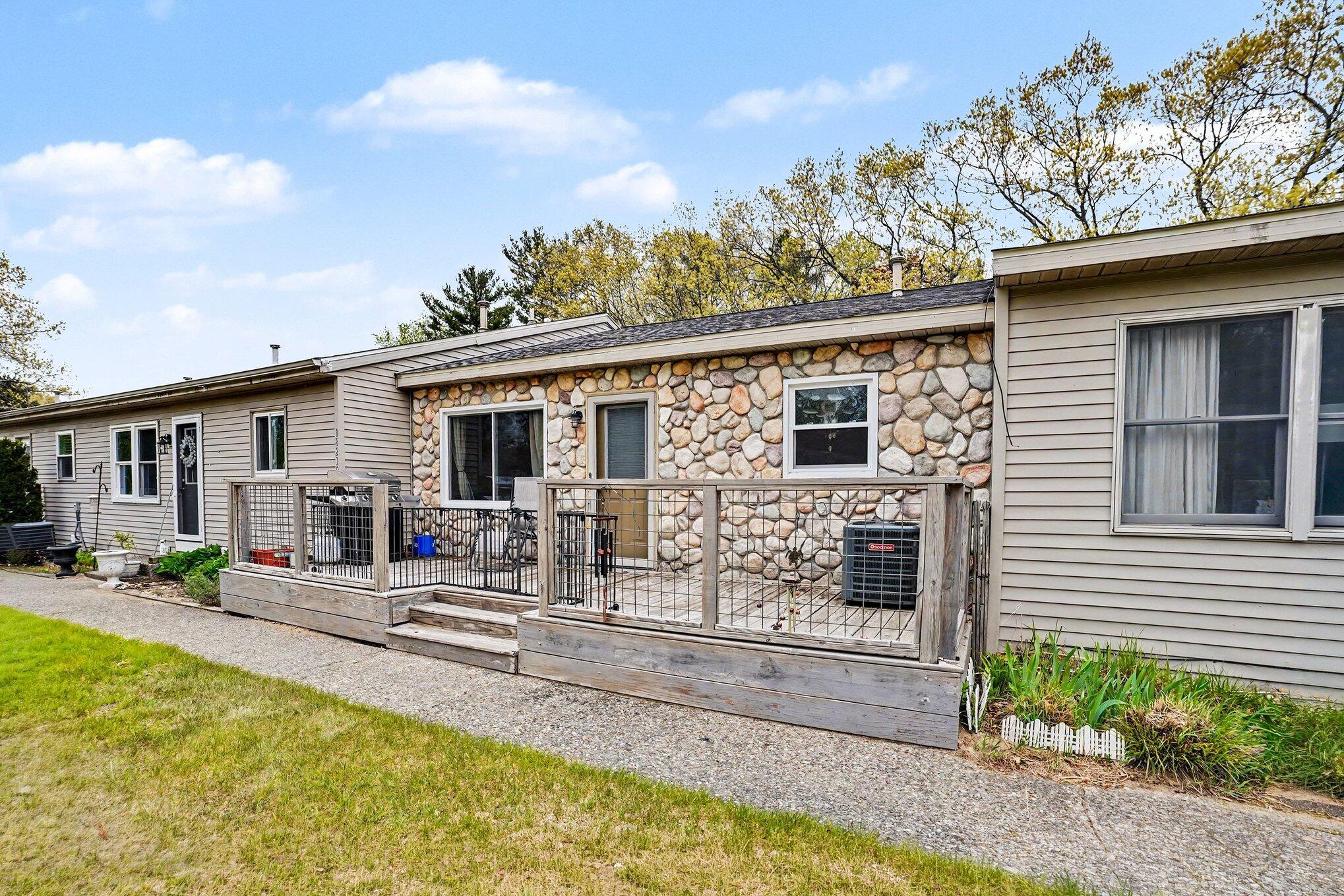 18210 Mohawk Drive, Unit 2 Spring Lake, MI 49456 - Photo 2 of 23 002_file_8598