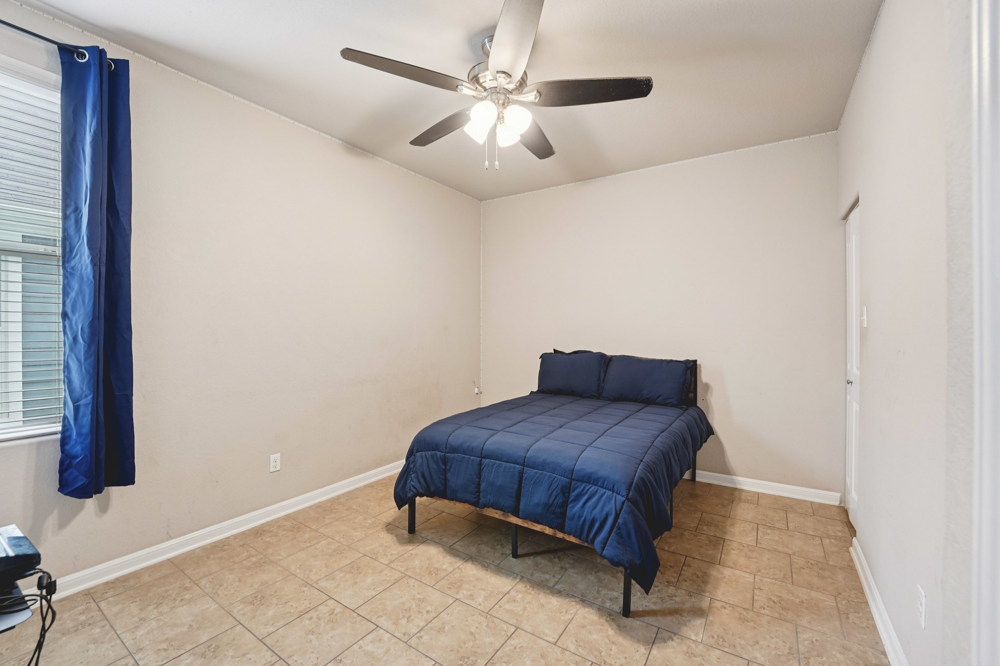1048 Sanders Kyle, TX 78640 - Photo 10 of 18 a room with a bed and a ceiling fan