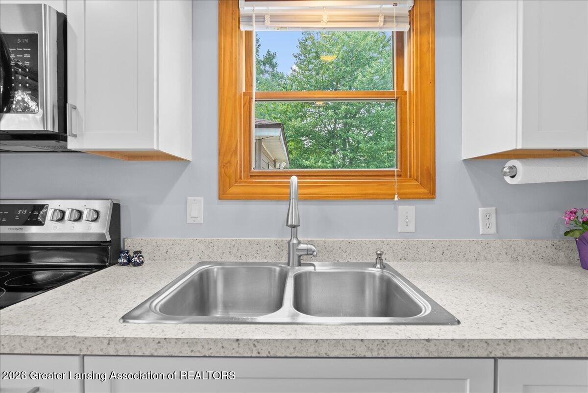 205 West Herbison Road Dewitt, MI 48820 - Photo 12 of 32 17-Media Jett - 11