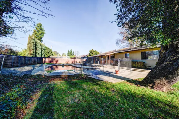a view of a house with backyard and sitting area