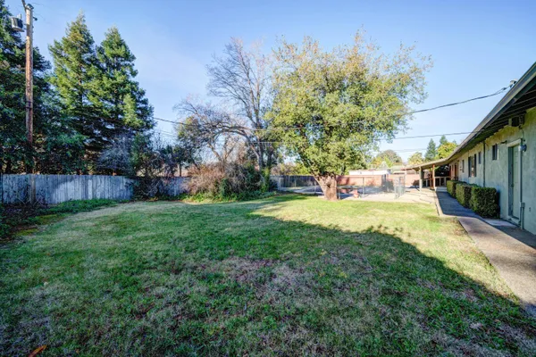 a view of yard with green space