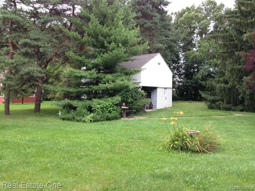 2711 North Burkhart Road Howell, MI 48855 - Photo 7 of 27 photo-25.JPG