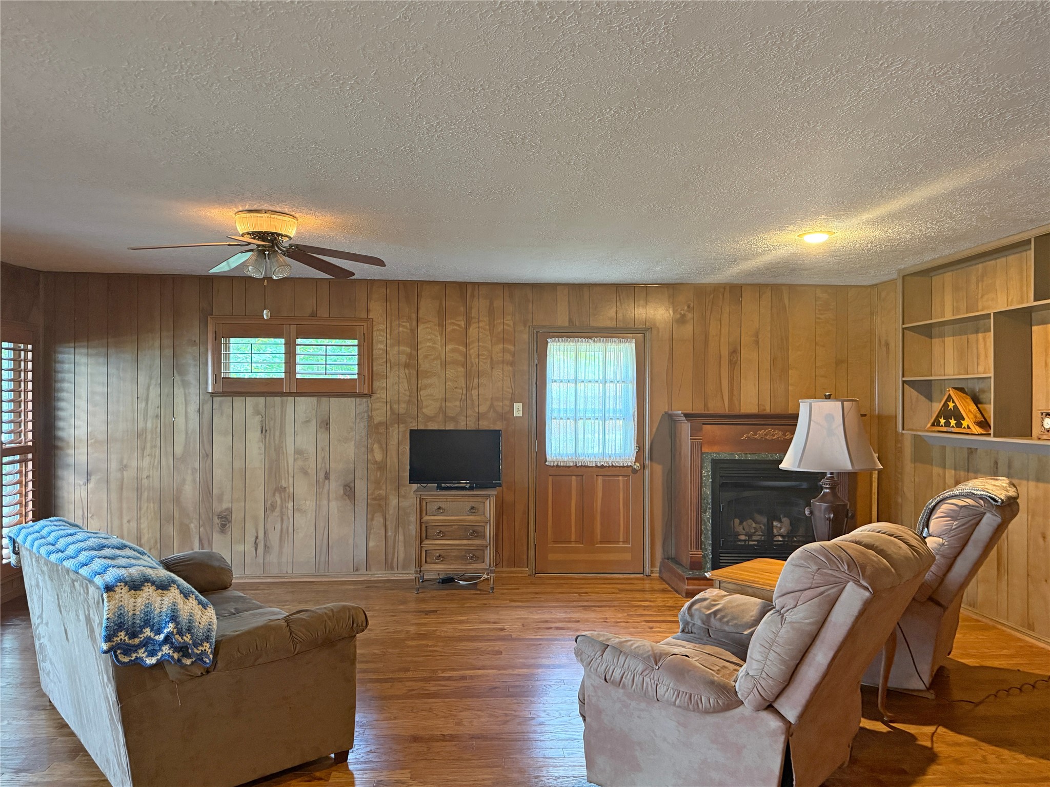 192 Sam Houston Loop Point Blank, TX 77364 - Photo 5 of 42 Living room