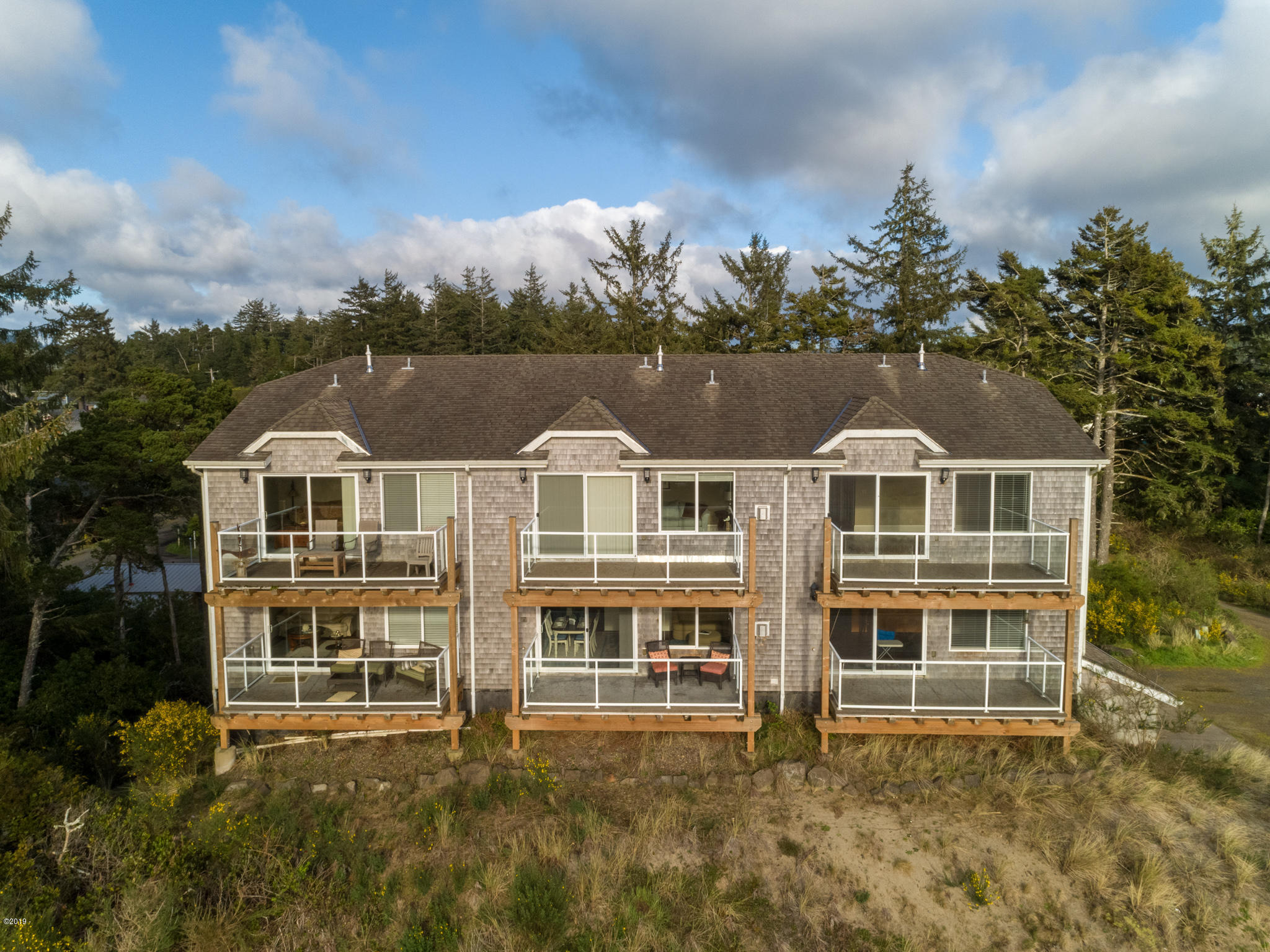 322 Southwest 30th Street Newport, OR 97366 - Photo 2 of 34 322 SW 30th St, Unit 2 - Newport, OR