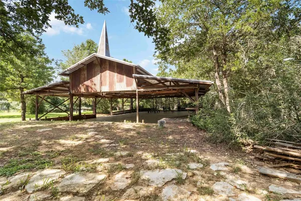 a picture of a black and white photo