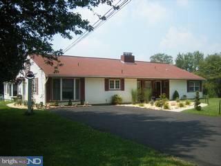 9 Applegate Road Jobstown, NJ 08041 - Photo 1 of 6 a front view of a house with a garden