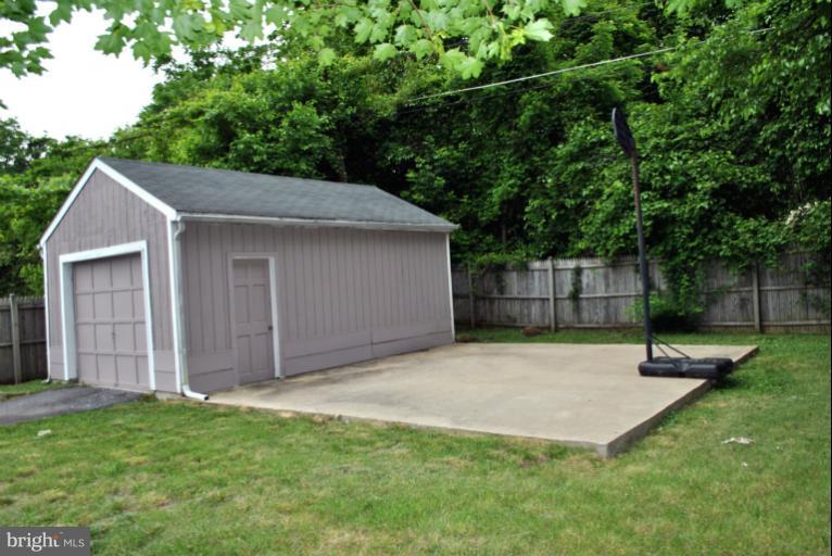 2820 Greenlawn Road Baltimore, MD 21207 - Photo 26 of 26 a backyard of a house with lots of green space